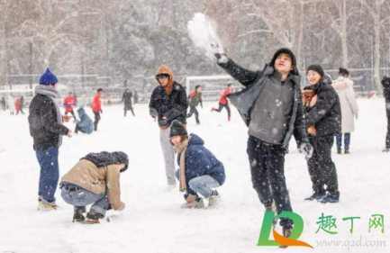 打雪仗要戴手套吗(打雪仗穿什么衣服) 打雪仗要戴手套吗(打雪仗穿什么衣服)