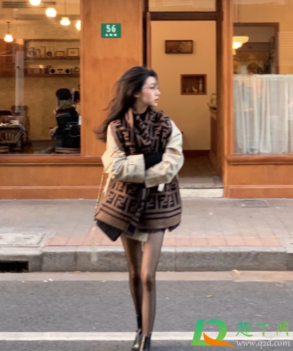 芬迪围巾一千多的是正品吗(淘宝代购芬迪围巾一千多)