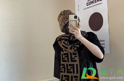 芬迪围巾可以水洗吗(芬迪的围巾怎么保养)