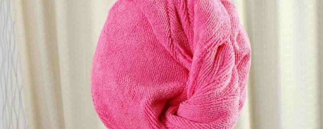 不用皮筋扎头发方法是什么(不会用皮筋扎头发)