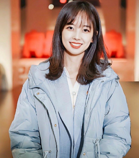 王冰冰擦镜头动态壁纸图片(王冰冰擦玻璃动图)