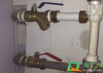 暖气片两个开关怎么用(暖气片下方2个开关什么意思) 暖气片两个开关怎么用(暖气片下方2个开关什么意思)