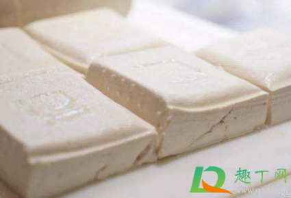 豆腐酸了加热后能吃吗(豆腐加热后变酸)
