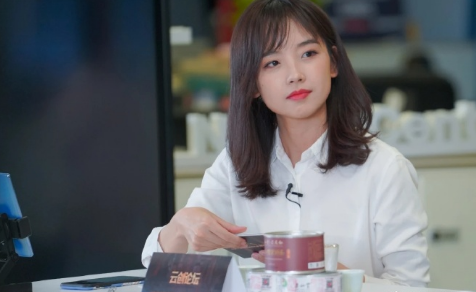 王冰冰擦镜头动态壁纸图片(王冰冰擦玻璃动图)