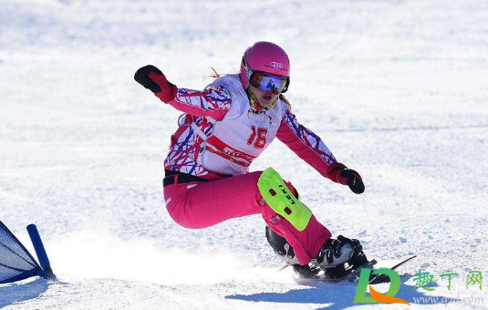 滑雪服里面穿一件卫衣够了吗(为什么有人穿卫衣去滑雪) 滑雪服里面穿一件卫衣够了吗(为什么有人穿卫衣去滑雪)