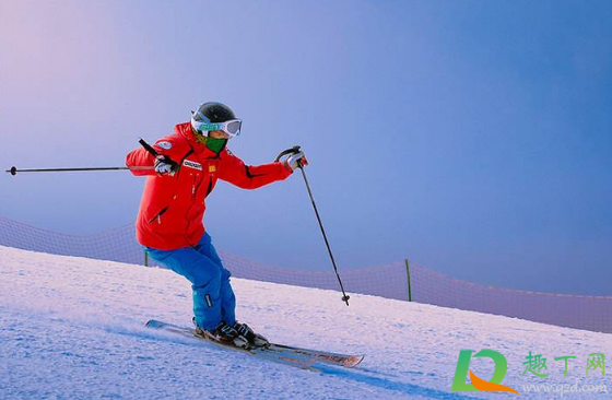 滑雪鞋需要穿袜子吗(滑雪一定要穿滑雪袜吗)