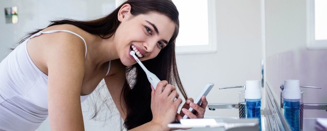 刷牙可以横着刷吗(刷牙不能横着刷还是竖着刷)