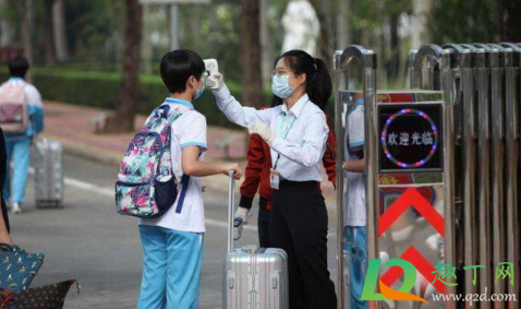 2021开学第一天怎么发微信朋友圈搞笑(开学第一天朋友圈发什么搞笑)