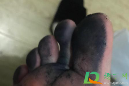 鞋子褪色到丝袜上怎么办(靴子掉色到袜子怎么处理) 鞋子褪色到丝袜上怎么办(靴子掉色到袜子怎么处理)