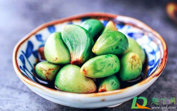 腊八蒜要去皮吗(腊八蒜剥完皮不洗行吗)