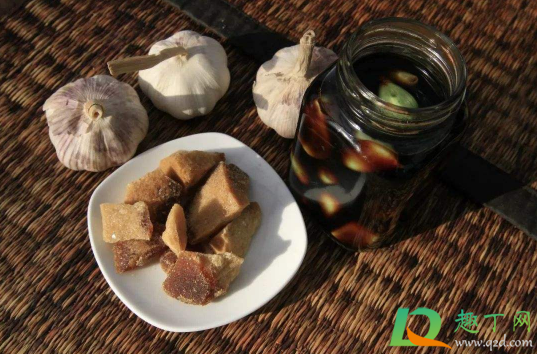 腊八蒜颜色发蓝正常吗(腊八蒜变蓝色) 腊八蒜颜色发蓝正常吗(腊八蒜变蓝色)