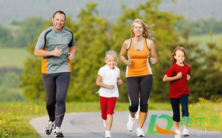 跑步的时候扭到脚了怎么办(跑步把脚背扭了怎么办)