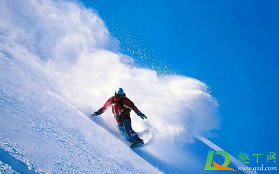 滑雪服用什么洗衣液好(滑雪服能用洗衣机洗吗)