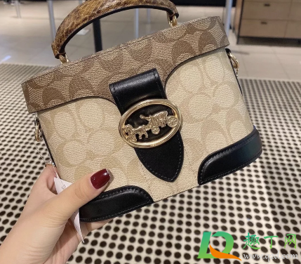 蔻驰2020新款老花盒子包值得入手吗(蔻驰盒子包什么时候出的)