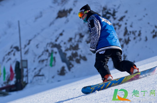 滑雪鞋是通用的吗(哪种类型的滑雪鞋)
