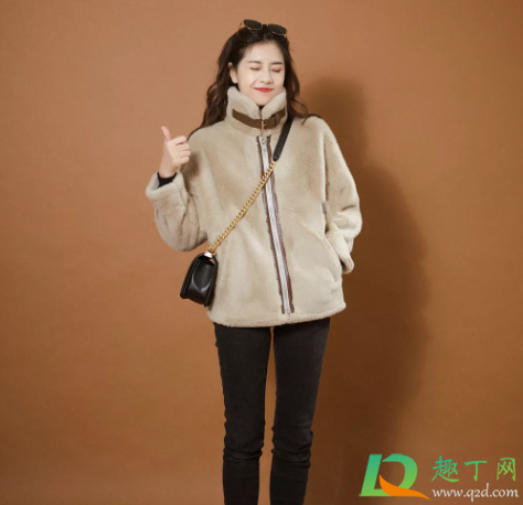 西装裤可以搭配羊羔毛外套吗(羊毛西装配什么裤子)