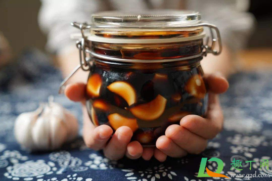 腊八蒜不变色能吃吗(腊八蒜不变颜色)