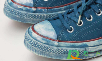 鞋子染了牛仔裤的蓝怎么办(蓝色牛仔裤染了红色怎么办)