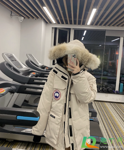 大鹅羽绒服都说米白色是假的(买的白鹅绒羽绒服,怎么认定是真是假) 大鹅羽绒服都说米白色是假的(买的白鹅绒羽绒服,怎么认定是真是假)