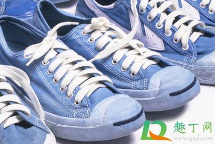 鞋子染了牛仔裤的蓝怎么办(蓝色牛仔裤染了红色怎么办)