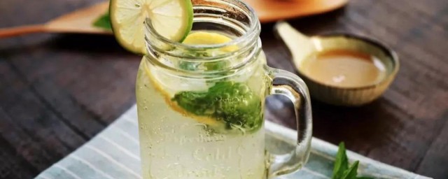 蜂蜜有什么功效(吃蜂蜜有什么功效与作用)