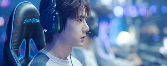 陪你到世界之巅简介(《陪你到世界之巅》)