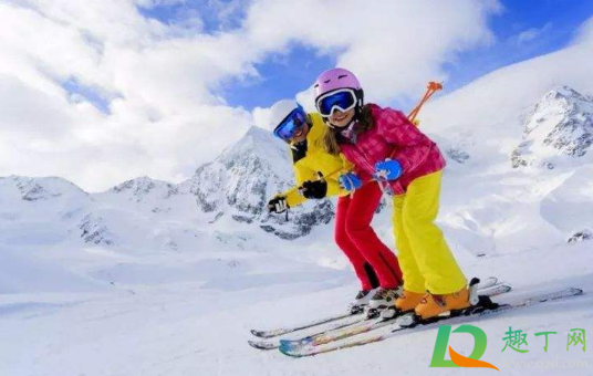 滑雪服要买大一号的吗(滑雪鞋要买大一号吗)