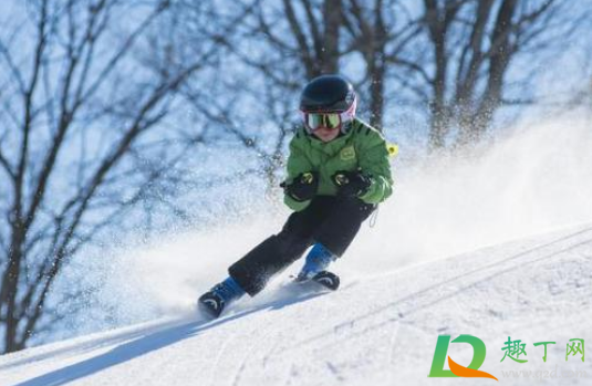 滑雪鞋需要穿多大码(滑雪鞋一般穿大一码)