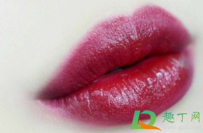 嘴角干裂口缺什么维生素(嘴干裂口子缺什么维生素)