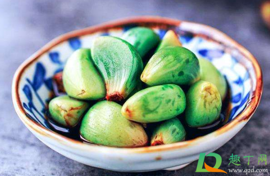 腊八蒜要不要放水(腊八蒜用泡水吗)