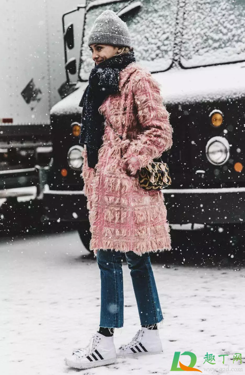 冬天长筒袜里面可以穿打底吗(冬天长筒袜怎么穿) 冬天长筒袜里面可以穿打底吗(冬天长筒袜怎么穿)