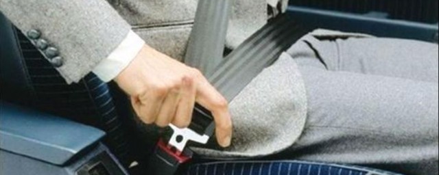 不同的公路上开车不系安全带扣分和罚款是不同的(高速公路不系安全带扣分)