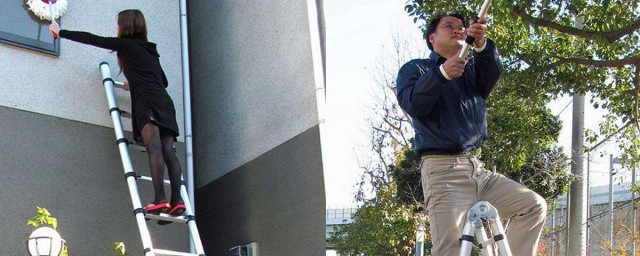 人字梯上行走有什么技巧?(在人字梯子上怎样行走)