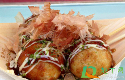 章鱼小丸子撒的很薄的是什么(章鱼小丸子上面撒的木屑)