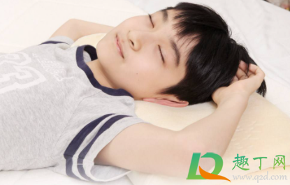 乳胶枕用平的好还是U型的好(乳胶枕用高低的好还是平的好)