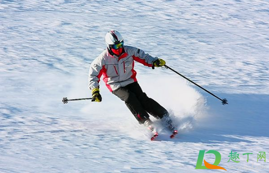 滑雪服是租还是买好(租的滑雪服干净吗)