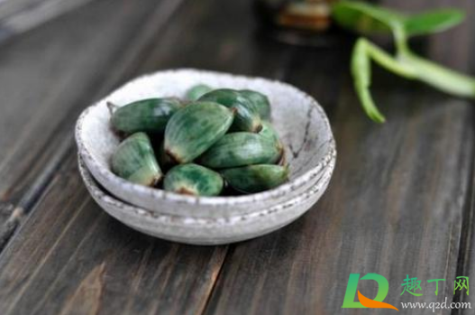 腊八蒜放盐了还会绿吗(腌制的腊八蒜不绿还能吃吗) 腊八蒜放盐了还会绿吗(腌制的腊八蒜不绿还能吃吗)