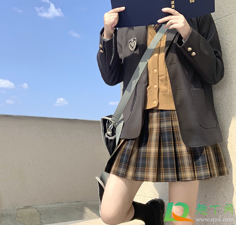 冬季打底袜颜色如何搭配(各种颜色打底袜怎么搭配)