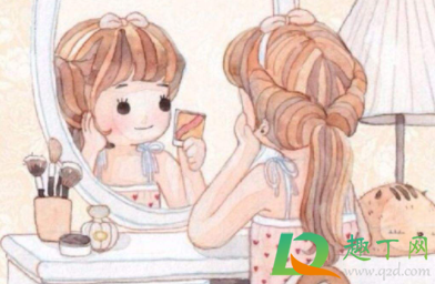 为什么晚上不能照镜子梳头(为什么晚上不能照镜子梳头能看到前世的自己吗)