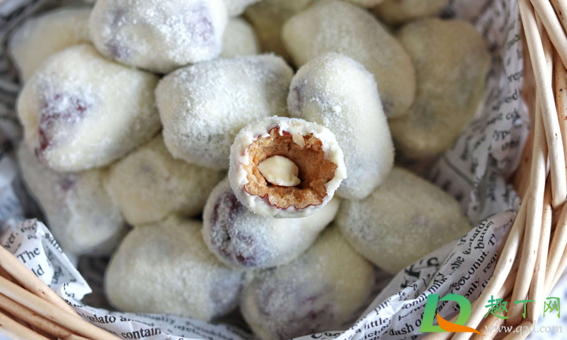 网红奶枣里面是什么坚果(网红奶枣的枣是干枣吗?)