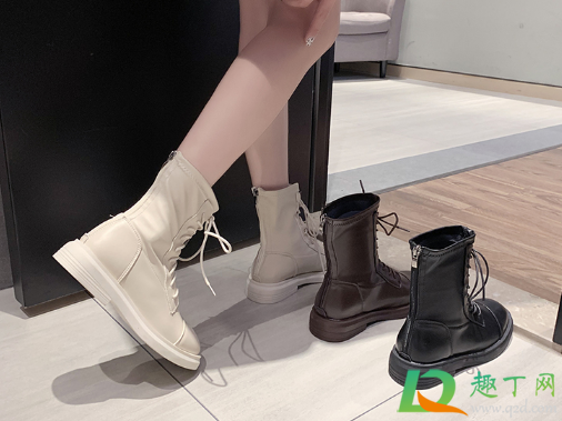 马丁靴为什么穿着脚疼(穿马丁靴脚跟疼)