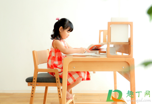 学生成绩排名应该公开吗(学生成绩应该公布吗)