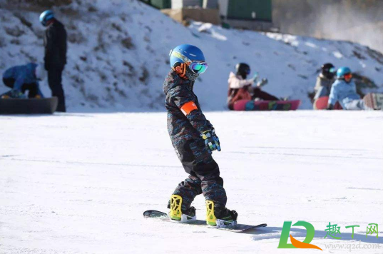 滑雪服干洗还是水洗(滑雪衫要干洗怎么洗)