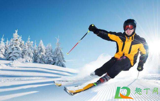 滑雪服穿大一点还是小一点(滑雪服偏大点好) 滑雪服穿大一点还是小一点(滑雪服偏大点好)