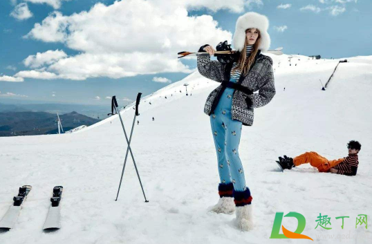 滑雪服要自己带吗(滑雪服平时可以装吗)