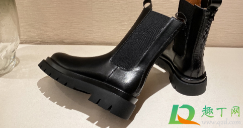 马丁靴买大了穿着难看嘛(马丁靴是不是要买大一点的)