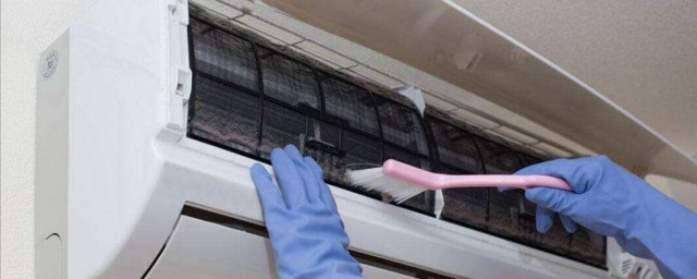 如何自己清理空调内机灰尘(空调室内机怎么清理灰尘)