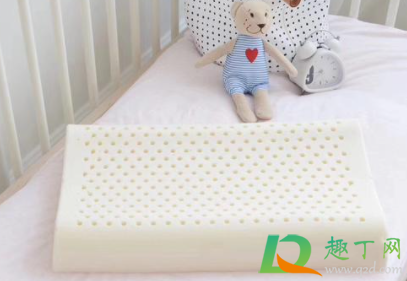 儿童乳胶枕头多大的小孩可以用(宝宝多大可以用乳胶枕头)