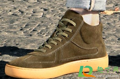 翻皮皮鞋怎样护理(翻毛皮的皮鞋怎样护理)