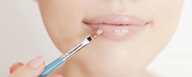 唇膜唇膏是完全不同的产品(护唇膏和唇膜的区别)